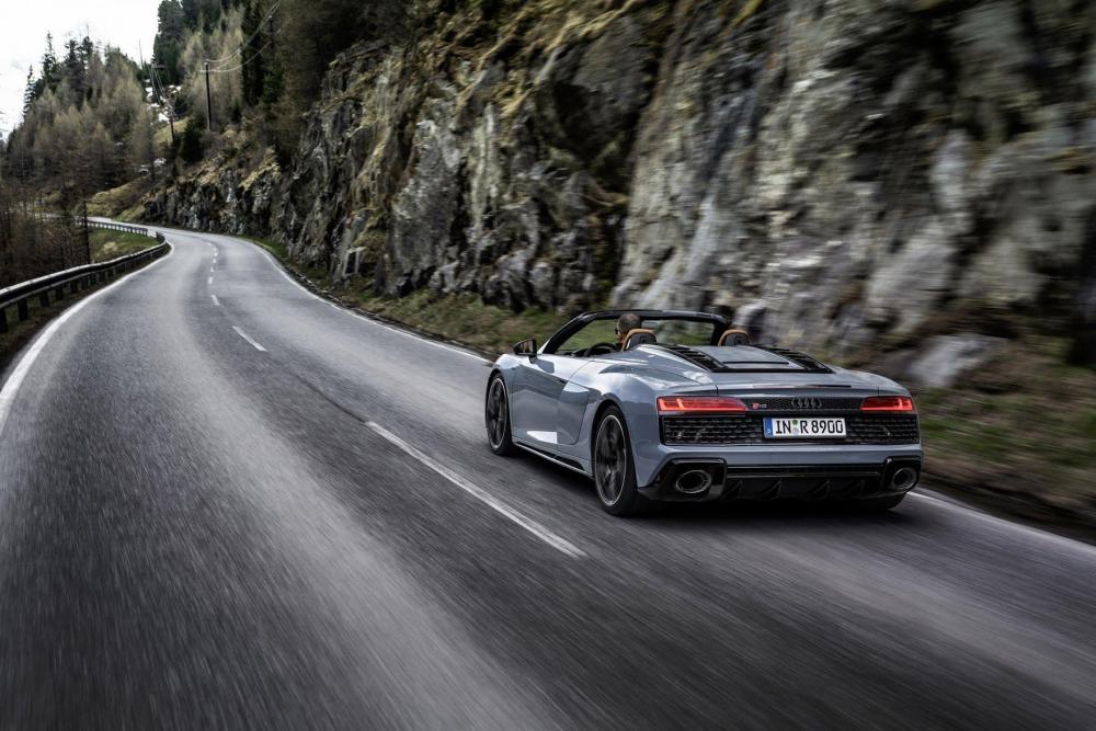 2022-Audi-R8-V10-Performance-RWD-2.jpg