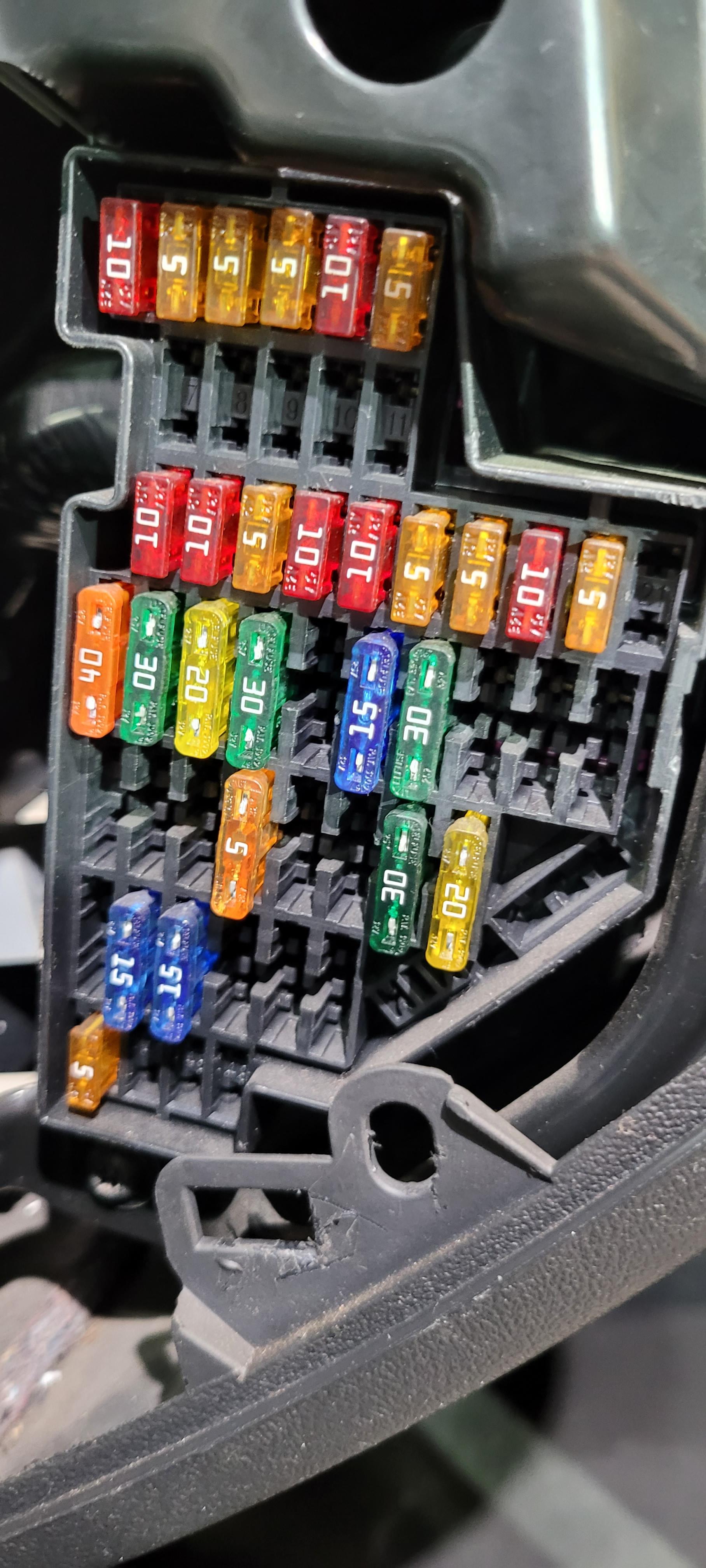 Audi on sale a3 fuses